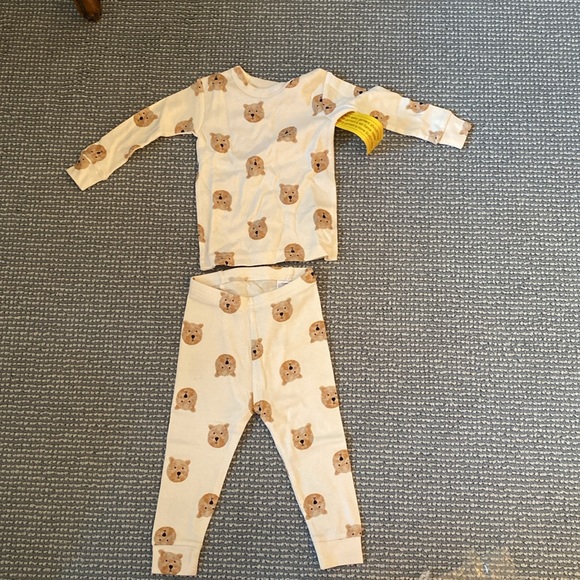 New with tags GAP teddy bear pjs size 12-18 months - Picture 2 of 2